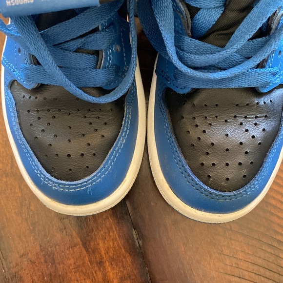 Nearly New High Top OG Retro Air Jordans - Picture 12 of 15